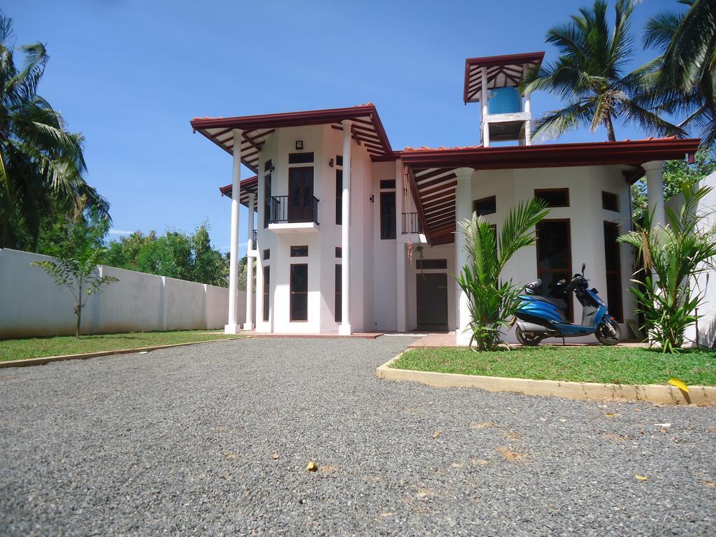 Amawin Resort Hambantota Bagian luar foto