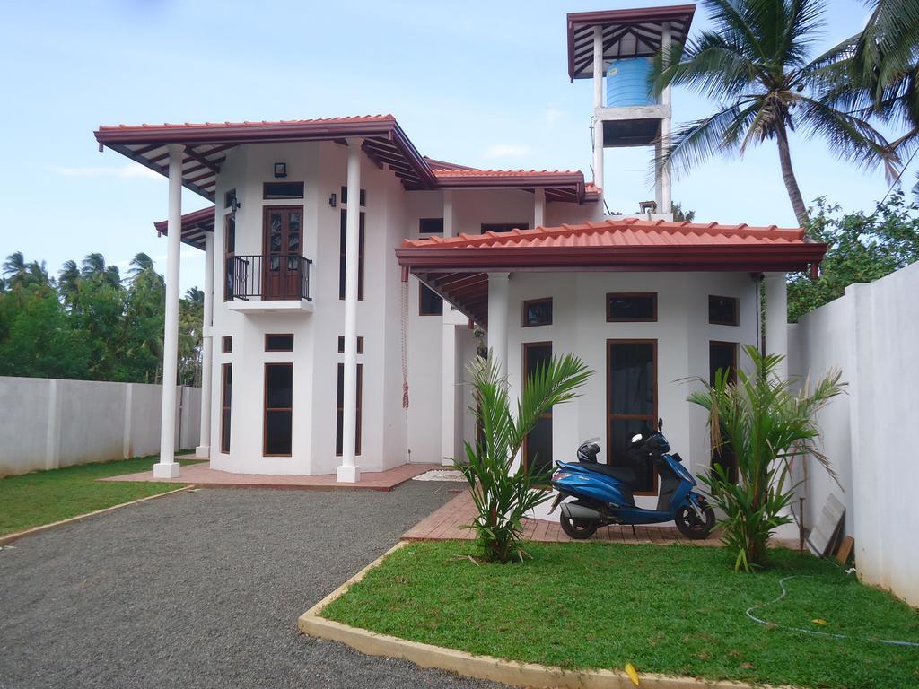 Amawin Resort Hambantota Bagian luar foto
