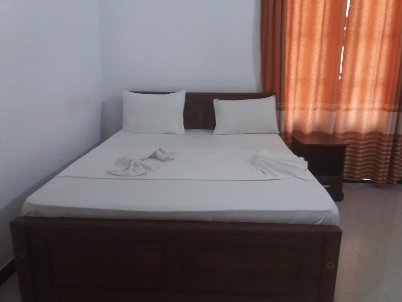 Amawin Resort Hambantota Bagian luar foto
